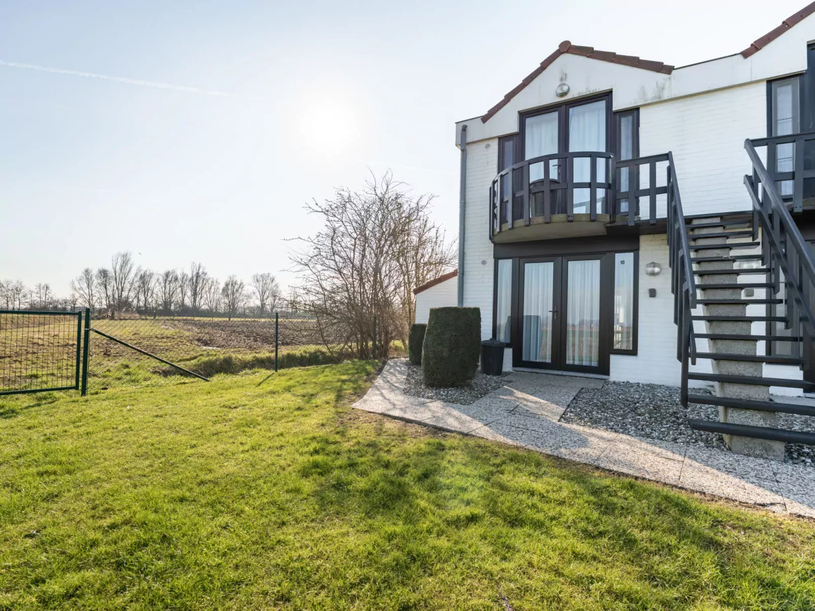 Sirius with parking and shared pool-Buiten