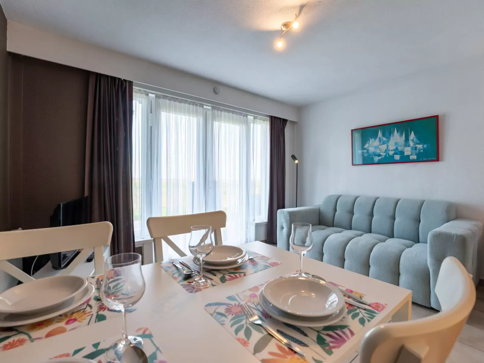Sirius with parking and shared pool-Binnen