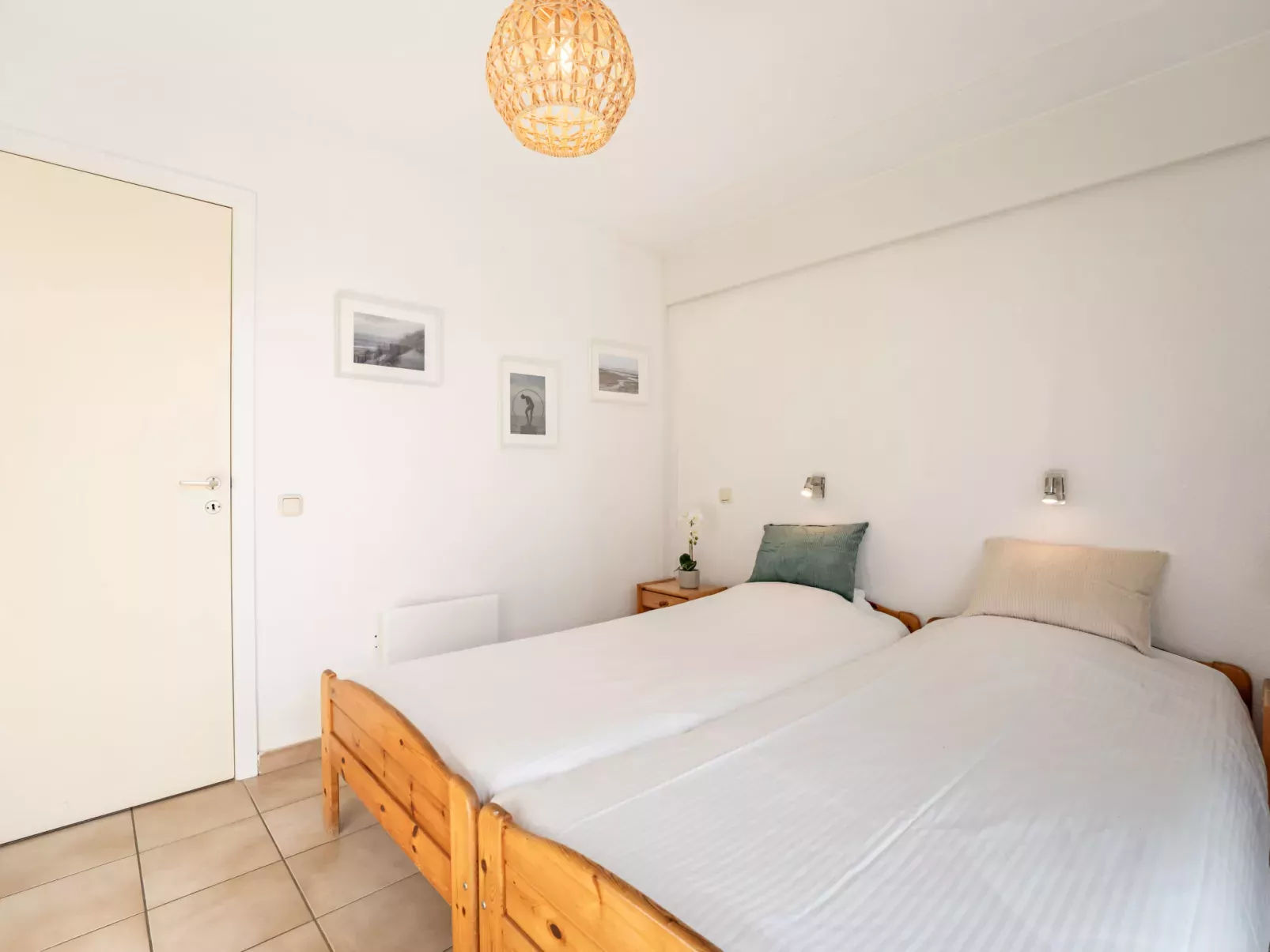 Sirius with parking and shared pool-Binnen