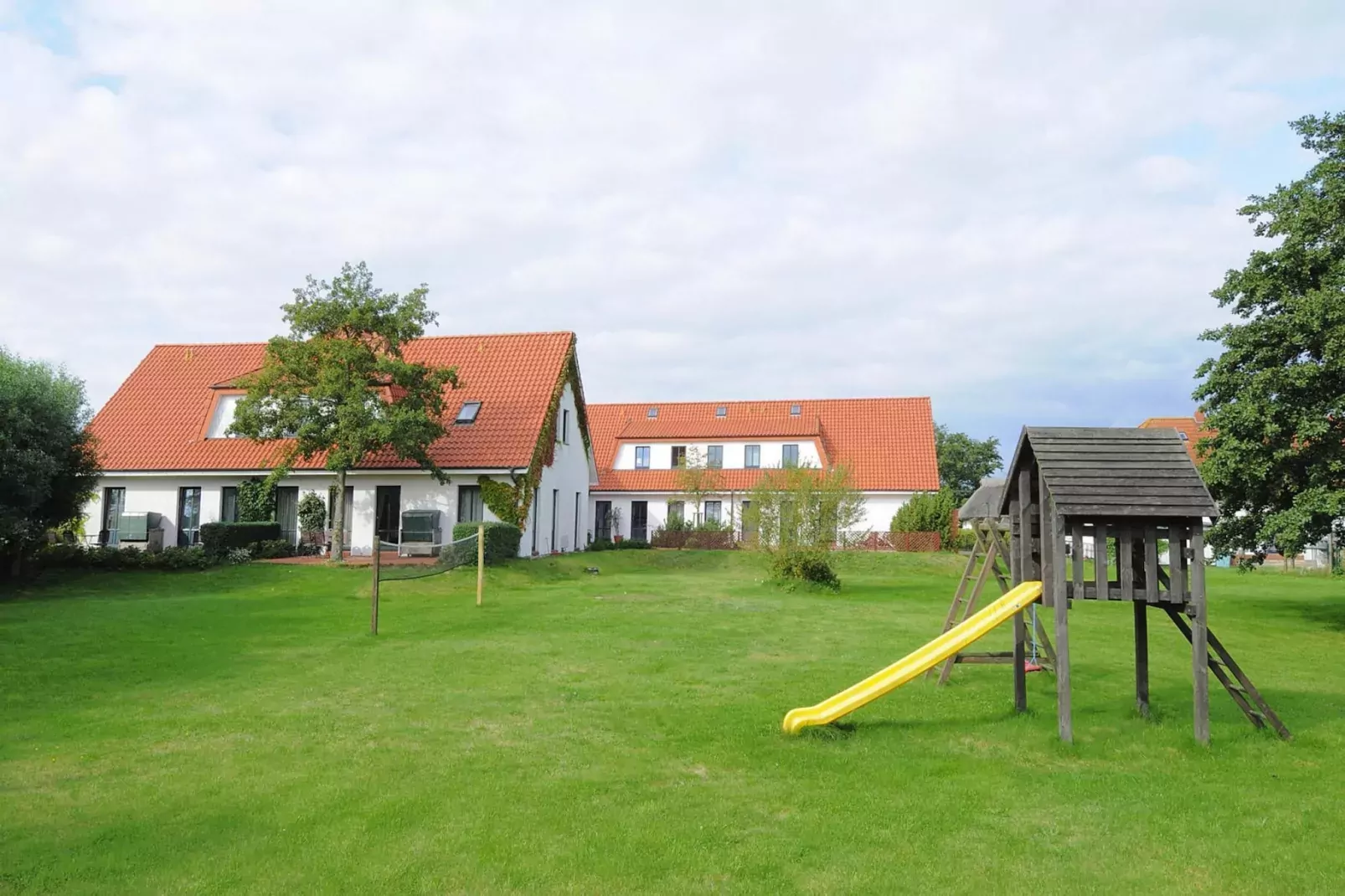 Post Hiddensee -Wohnung 2-Buitenkant zomer