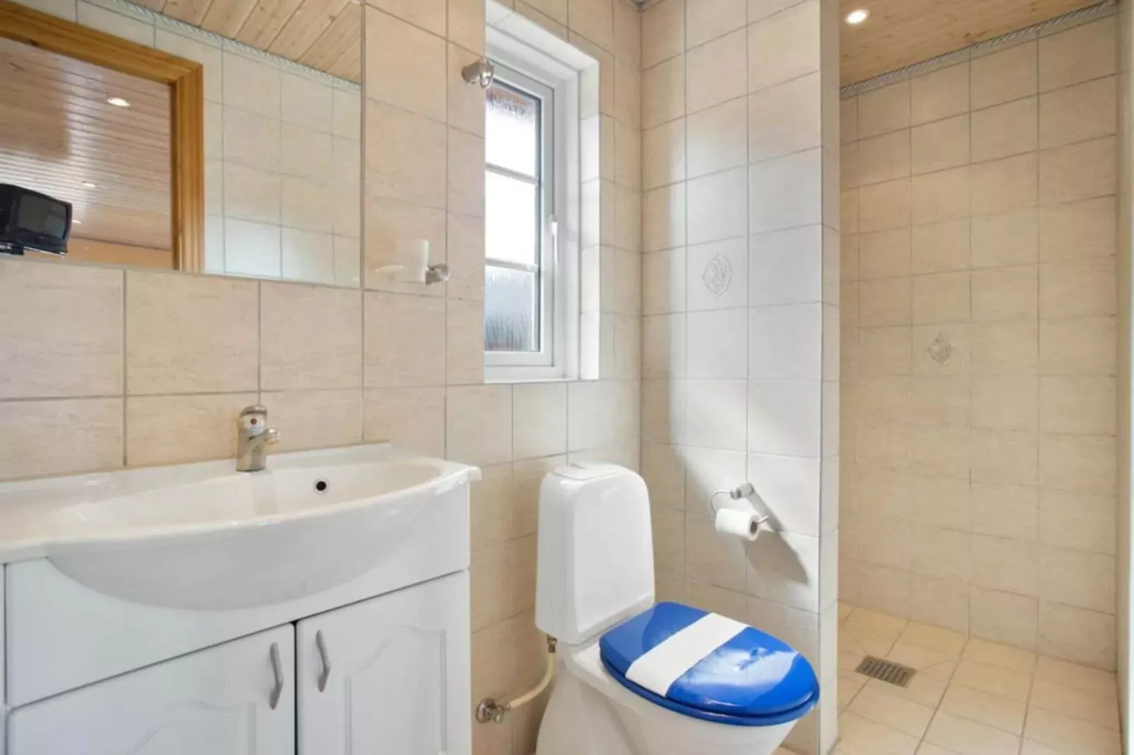 Poollejlighed til 4 personer-Binnen