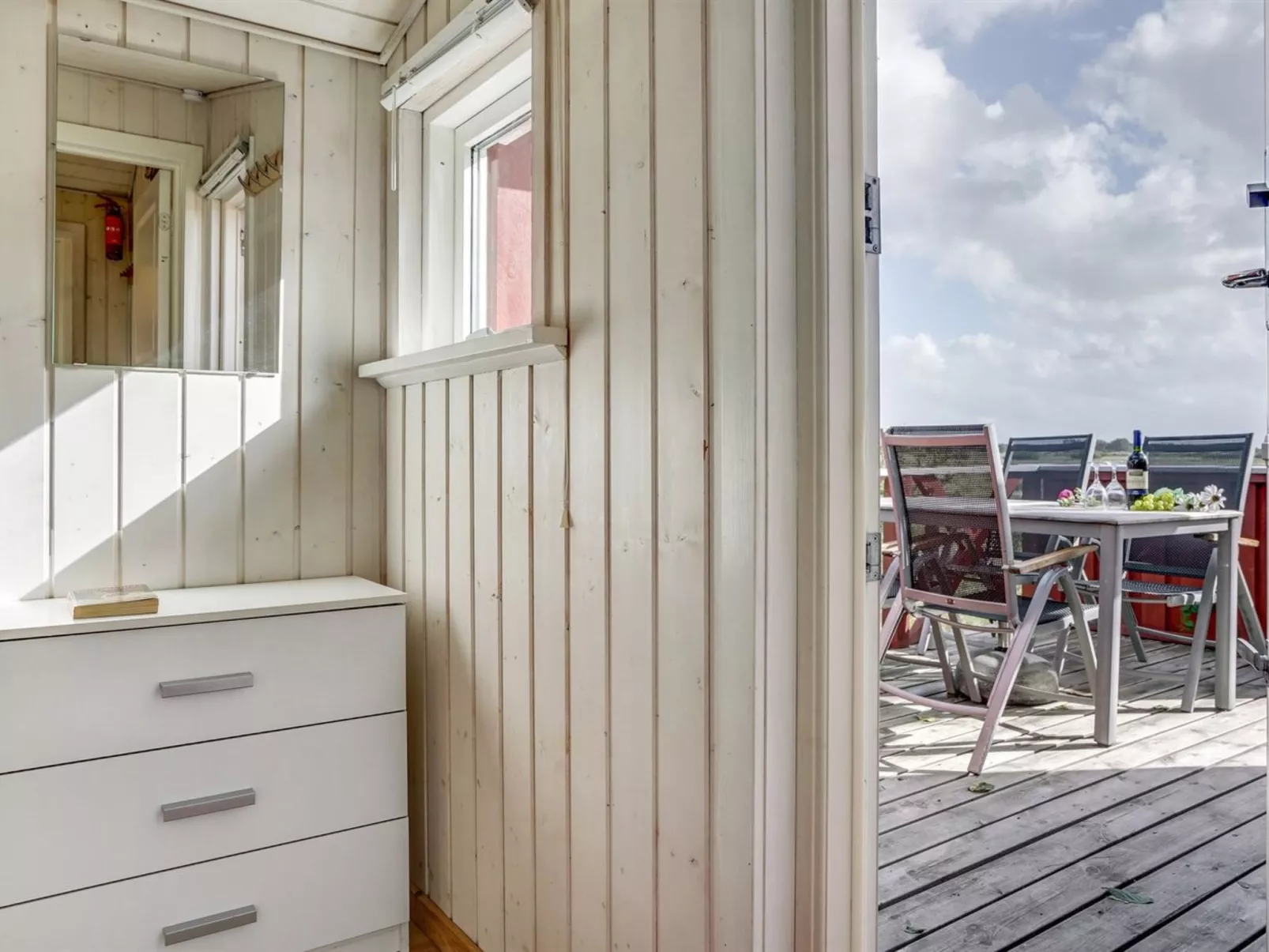 "Mortensen" - 350m from the sea-Binnen