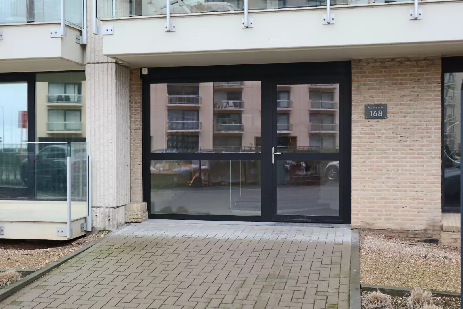 NEREIDEN E 168/0201GAR LIFT 1-Buitenkant zomer