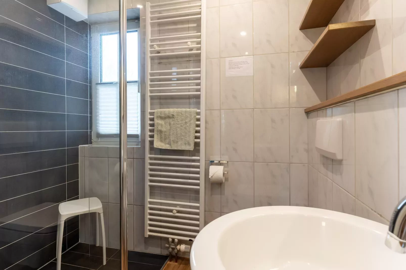 Huus Avelia - Wohnung EG-Badkamer