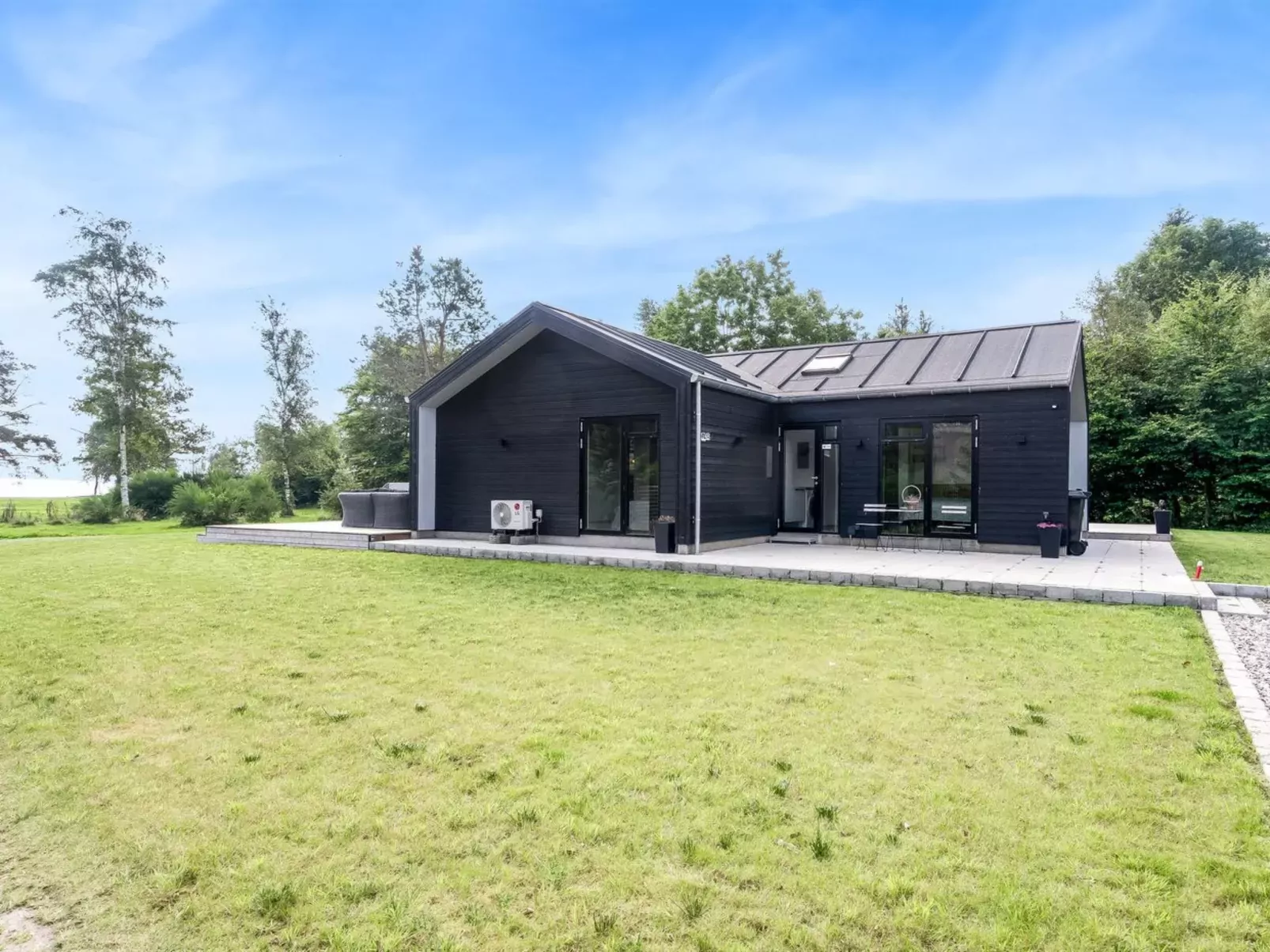 "Jahn" - 250m to the inlet-Buiten
