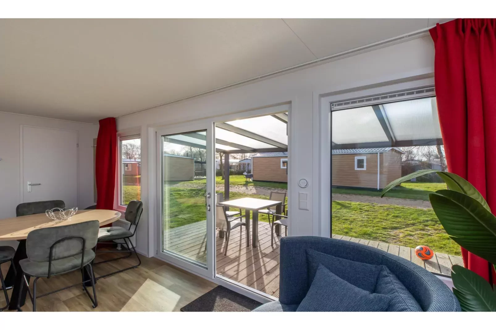 Chalet - Camping de Duinhoeve 'Bosdier'-Woonkamer