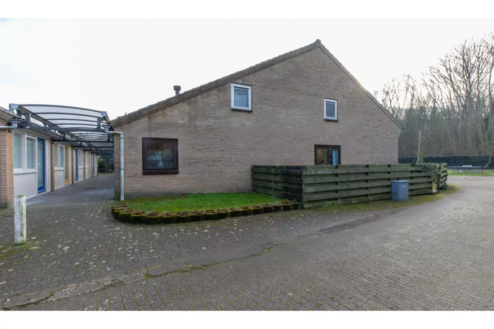 WoesteHoeve-Buitenkant zomer