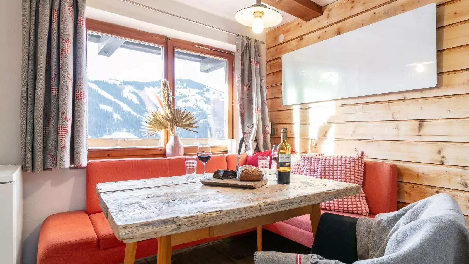 Sonnenhütte unten-Eetkamer