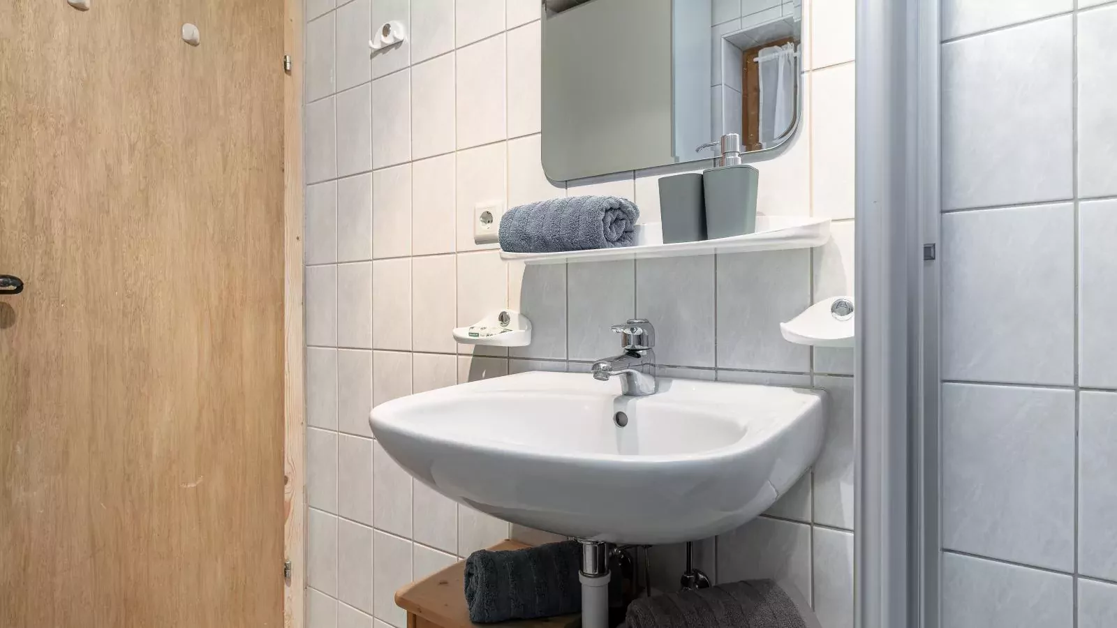Sonnenhütte unten-Badkamer