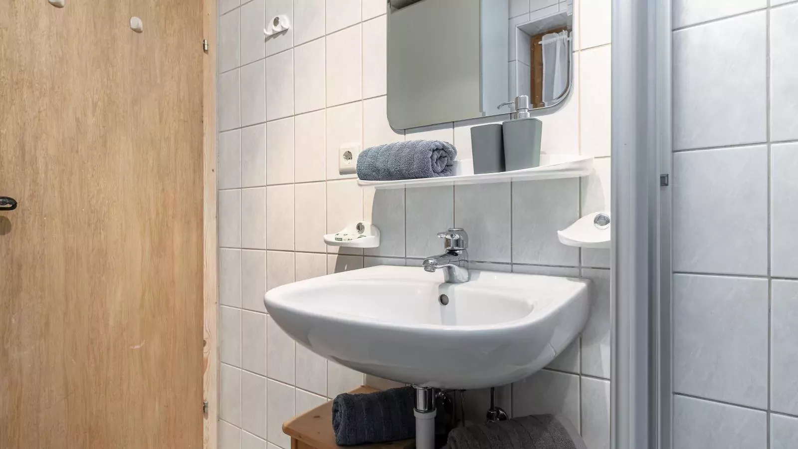 Sonnenhütte oben-Badkamer