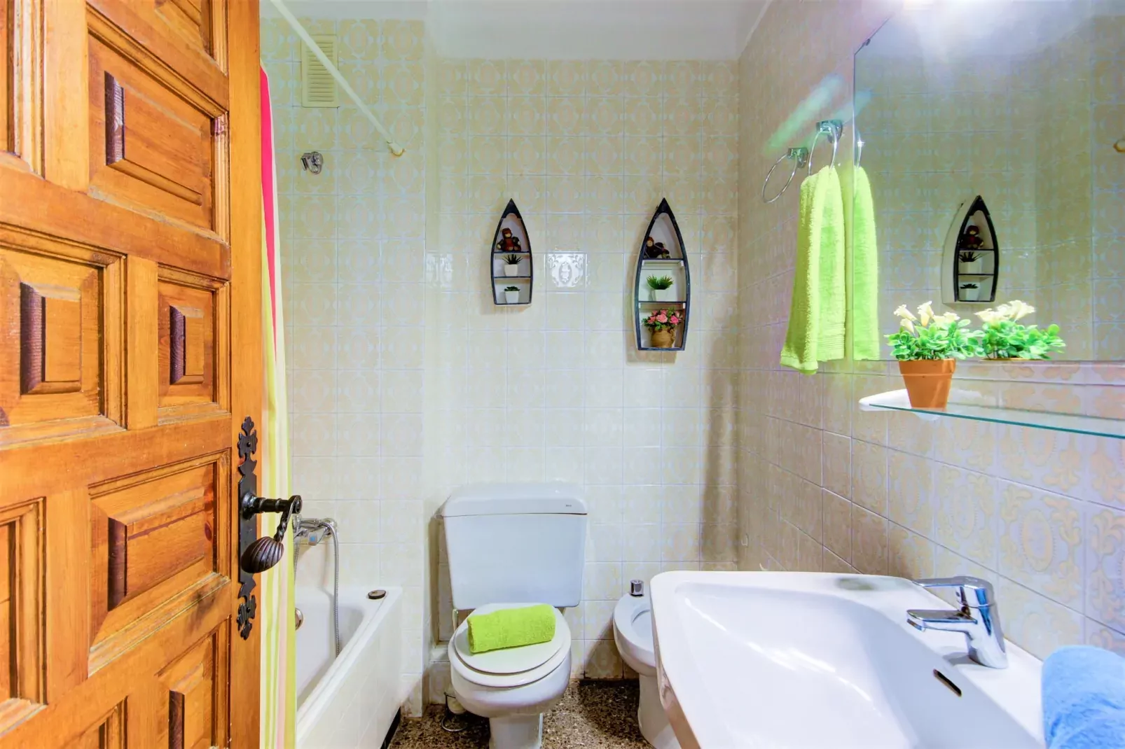 LES ROQUES C B1 Roses-Badkamer
