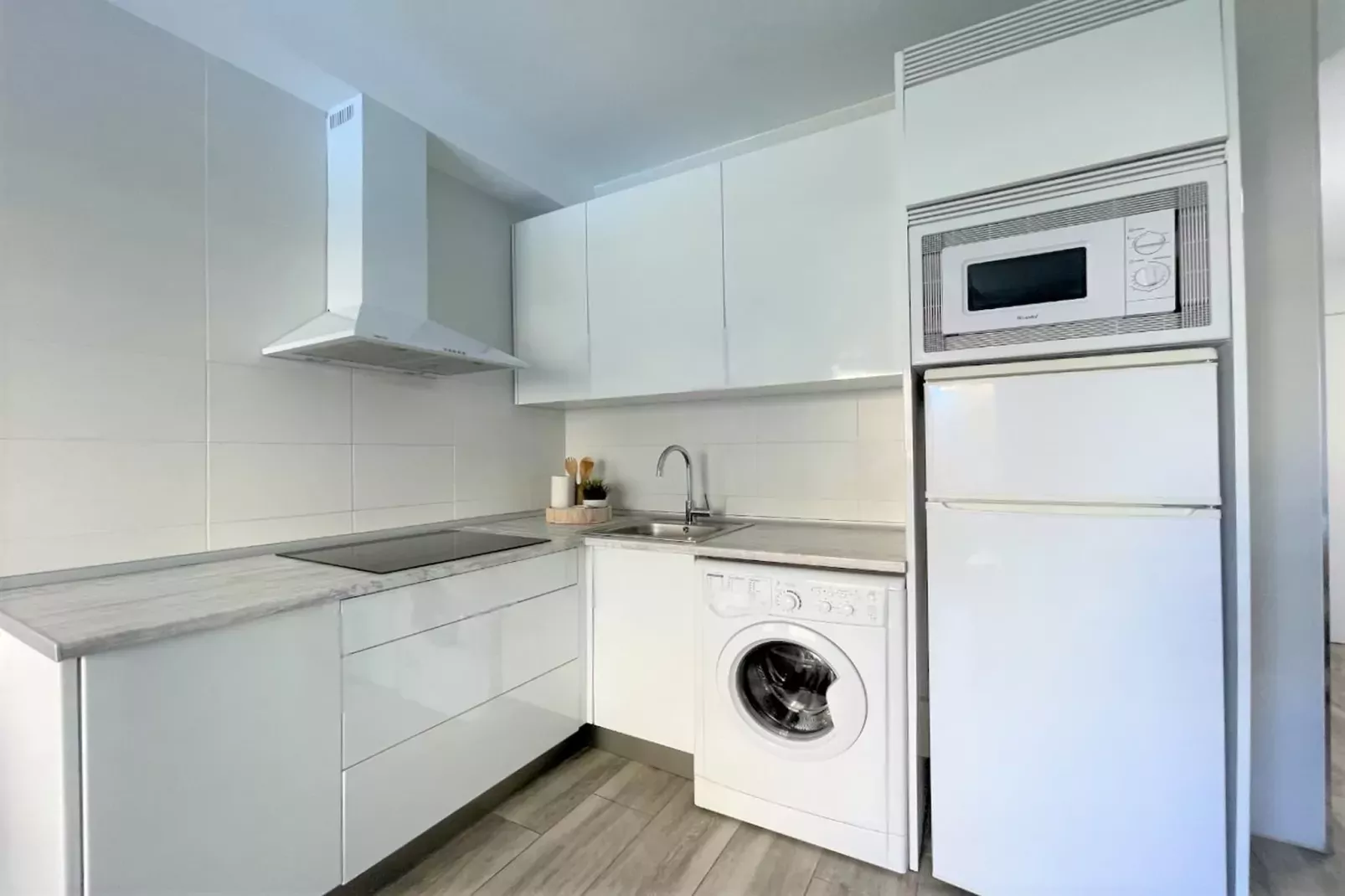 Apartamento con terraza y vistas 327-Keuken