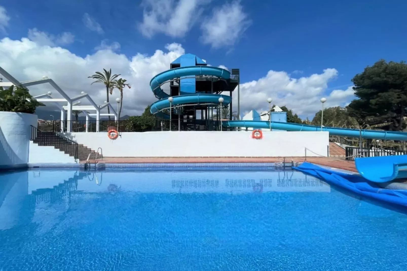 Apartamento con terraza y vistas 327-Zwembad