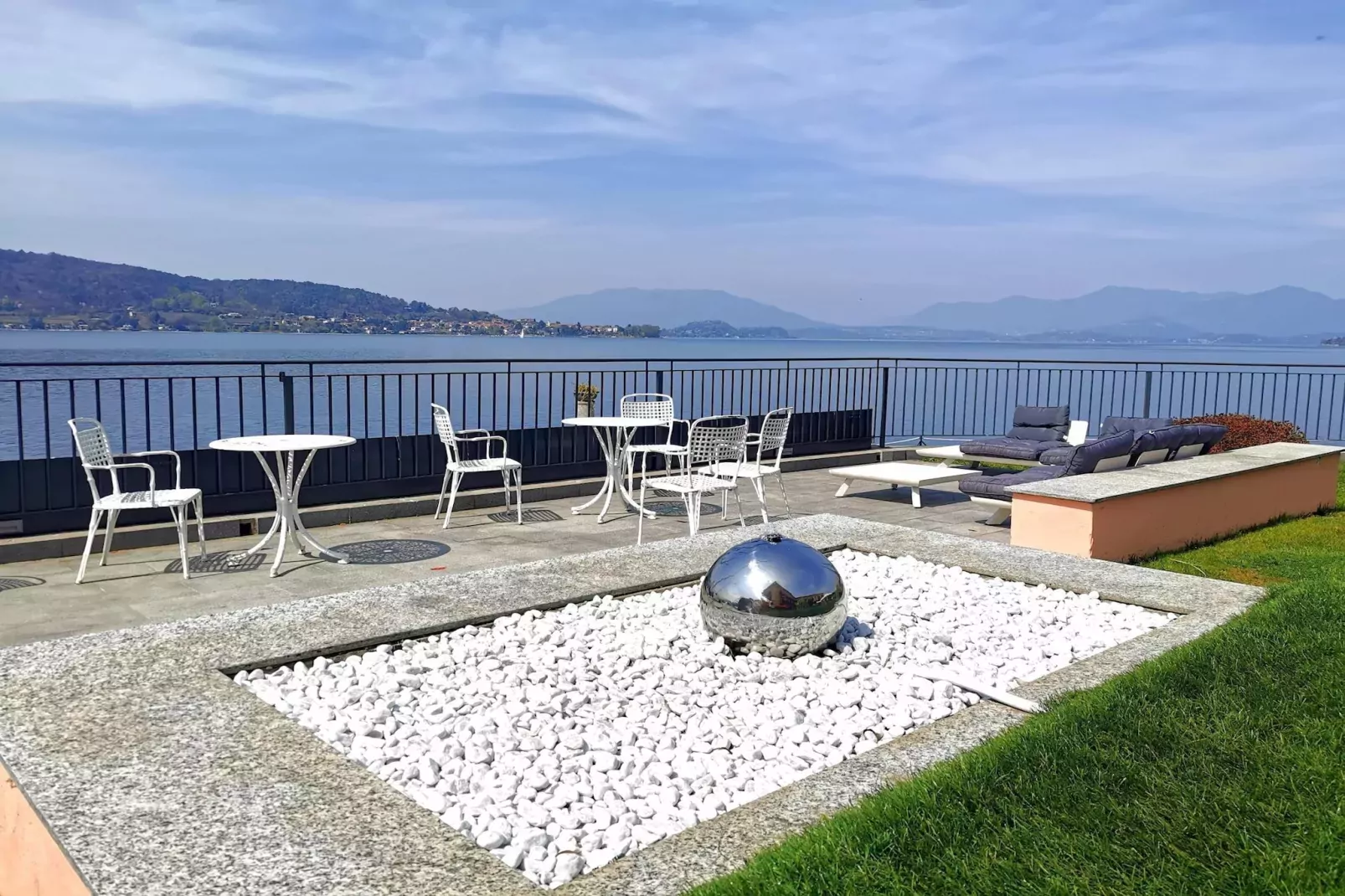 Residence Antico Verbano Meina-Trilo 6-Uitzicht zomer
