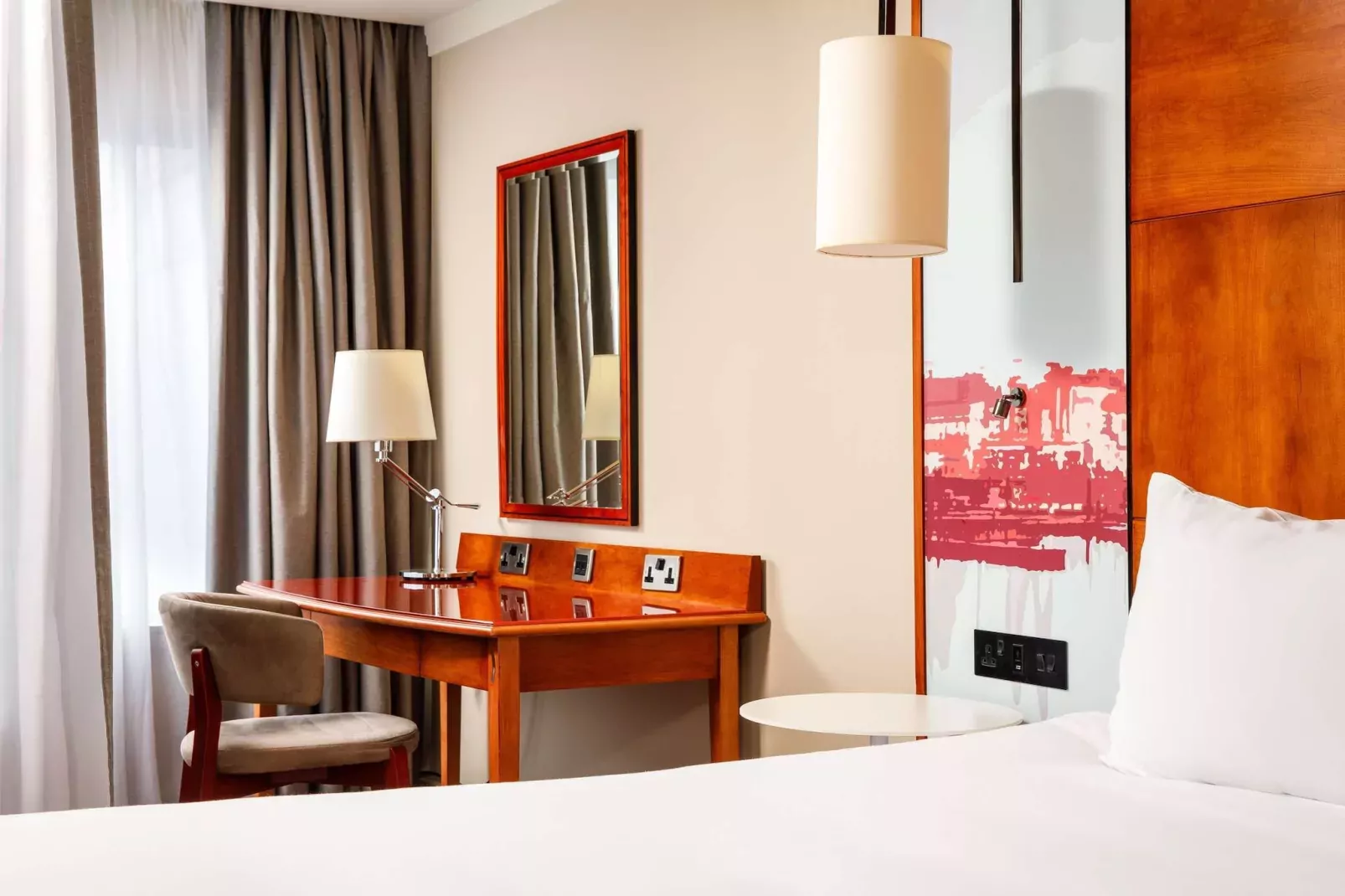 Queen view ex Mercure Cardiff