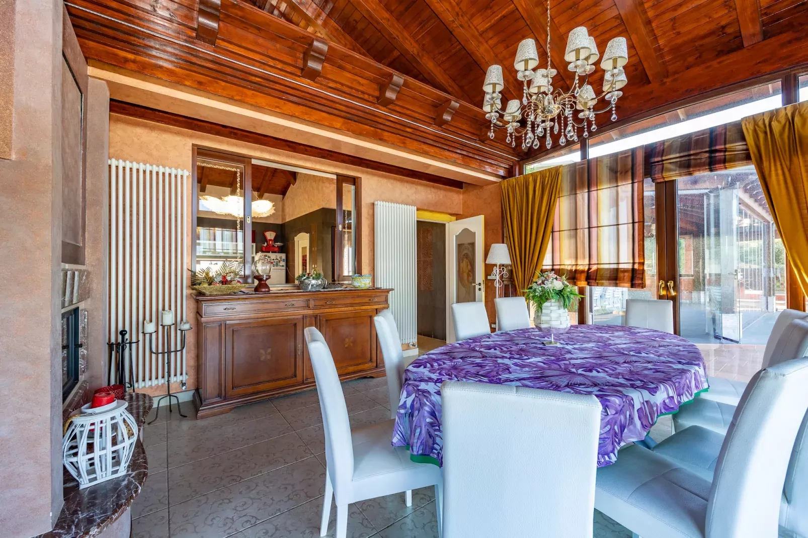 Villa Rosaria-Eetkamer
