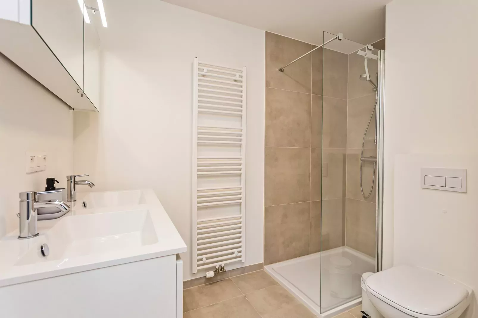 VILLA KARMEL - E24-Image-tags.