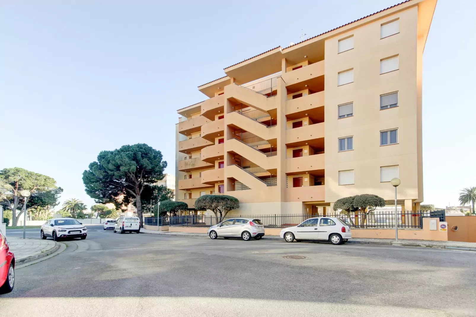 CAP MESTRAL 1A Roses-Buitenkant zomer