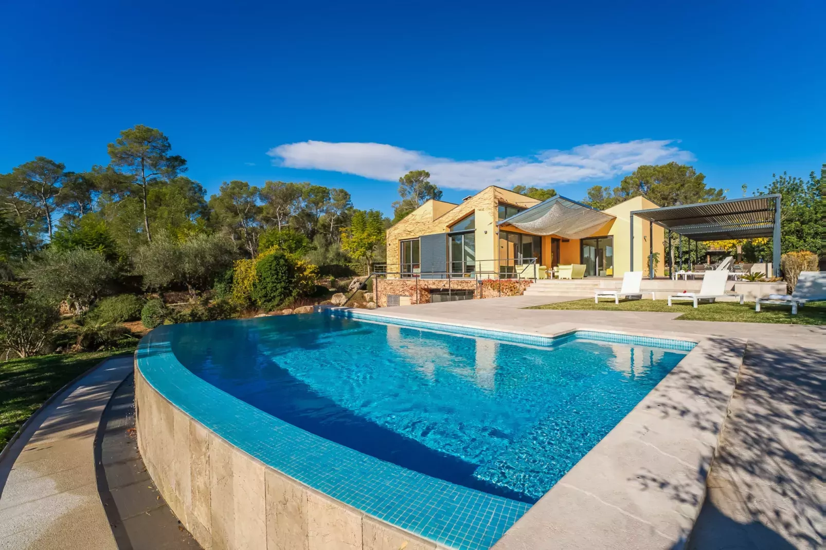 Villa Laiar-Buitenkant zomer