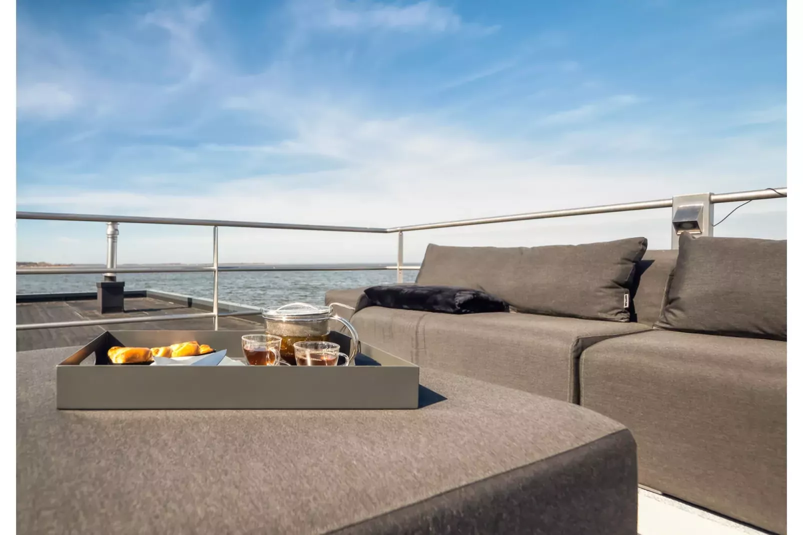 Hausboot in Ribnitz-Damgarten-Terrasbalkon