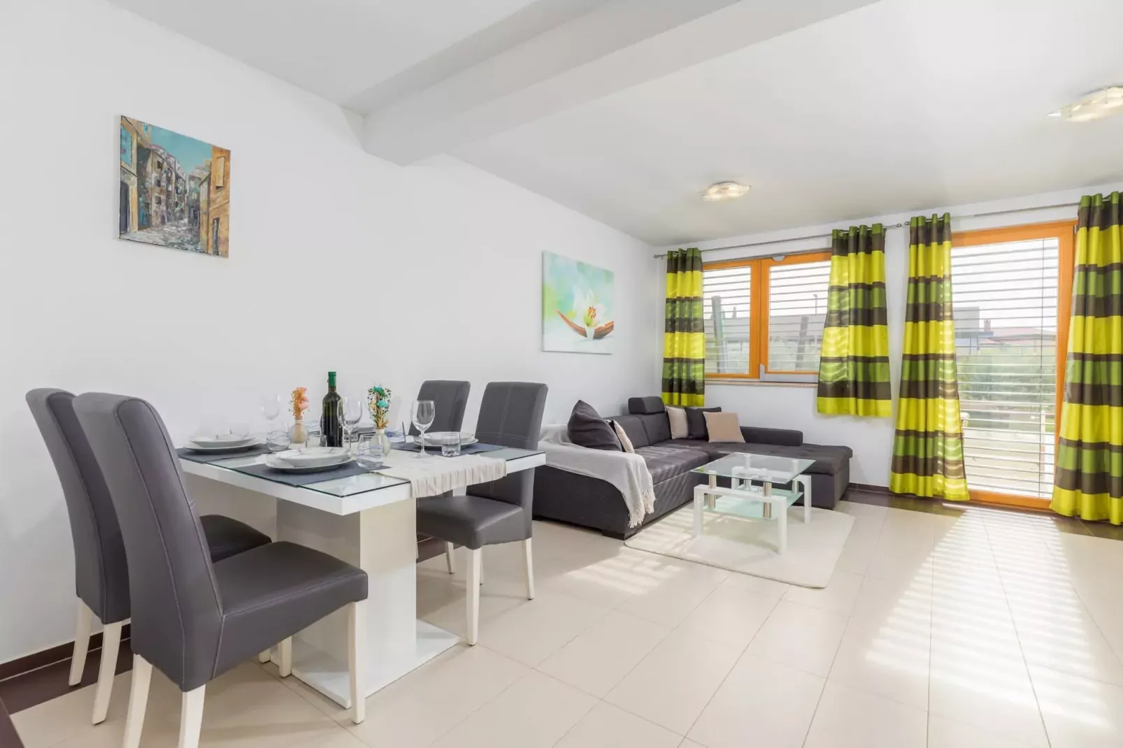 Villa Gigetto with Private Pool and Big Garden-Eetkamer