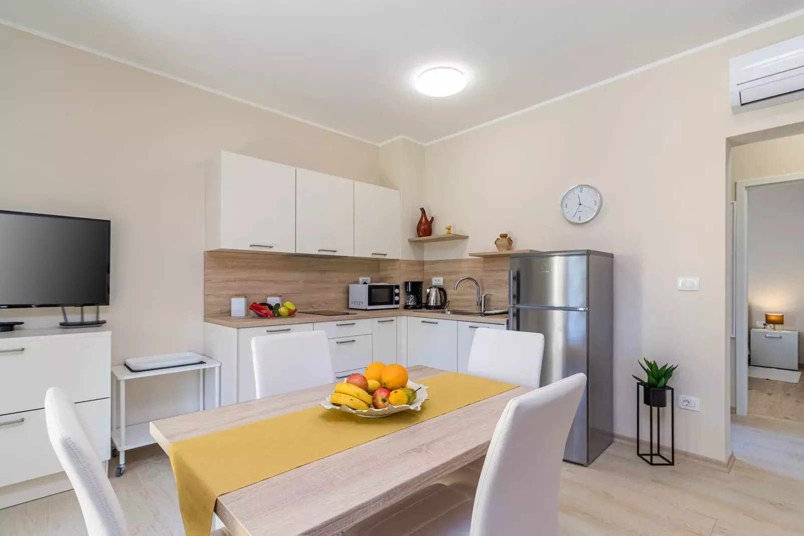 Salvia - Modern, Elegant Apartment (Rosemary)-Eetkamer