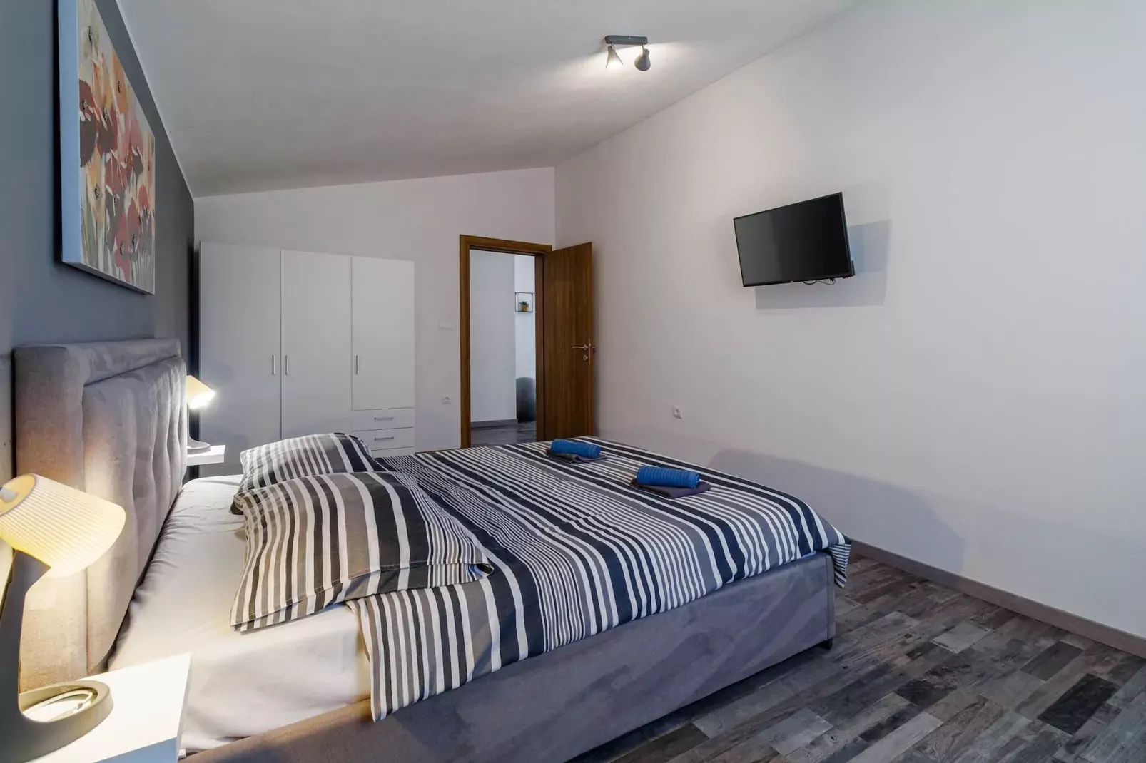 Holiday House Ulika with Private Pool-Slaapkamer