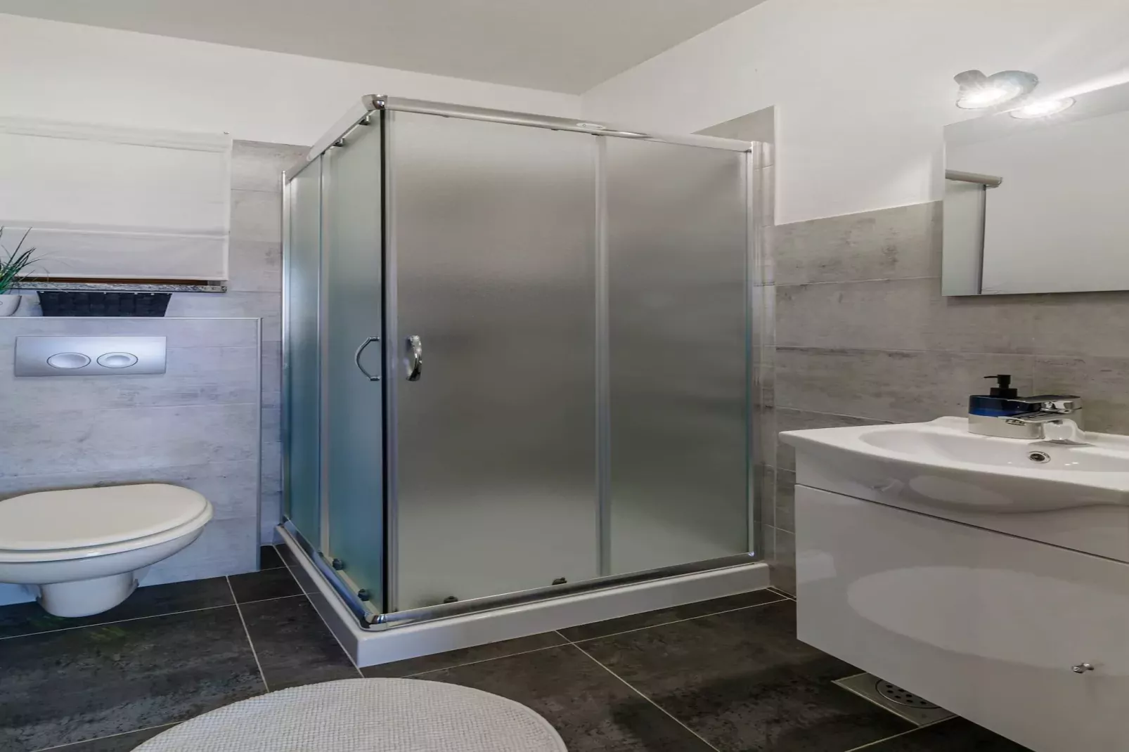 Holiday House Ulika with Private Pool-Badkamer