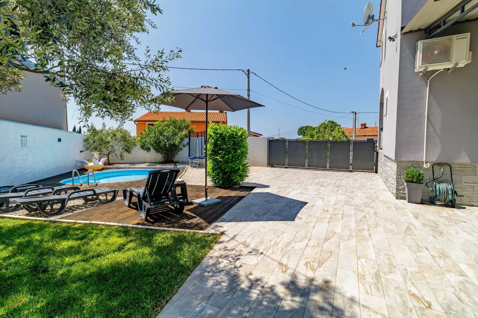 Holiday House Ulika with Private Pool-Tuinen zomer