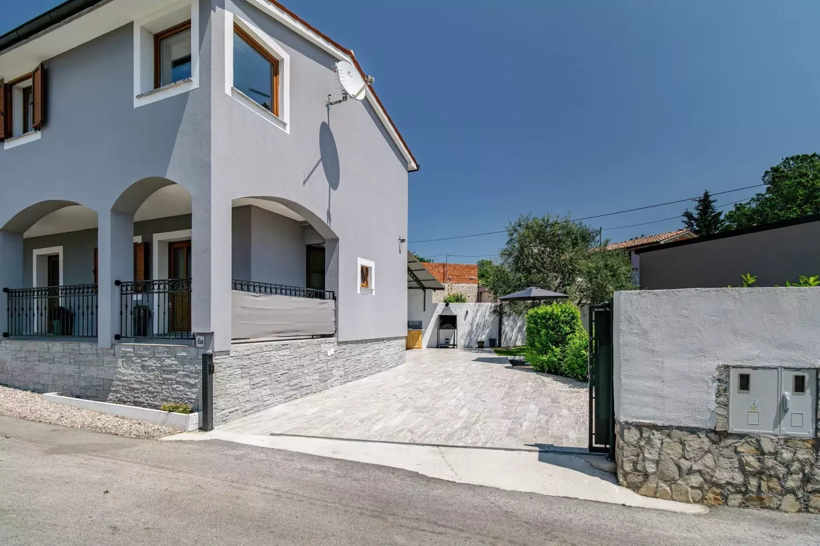 Holiday House Ulika with Private Pool-Buitenlucht