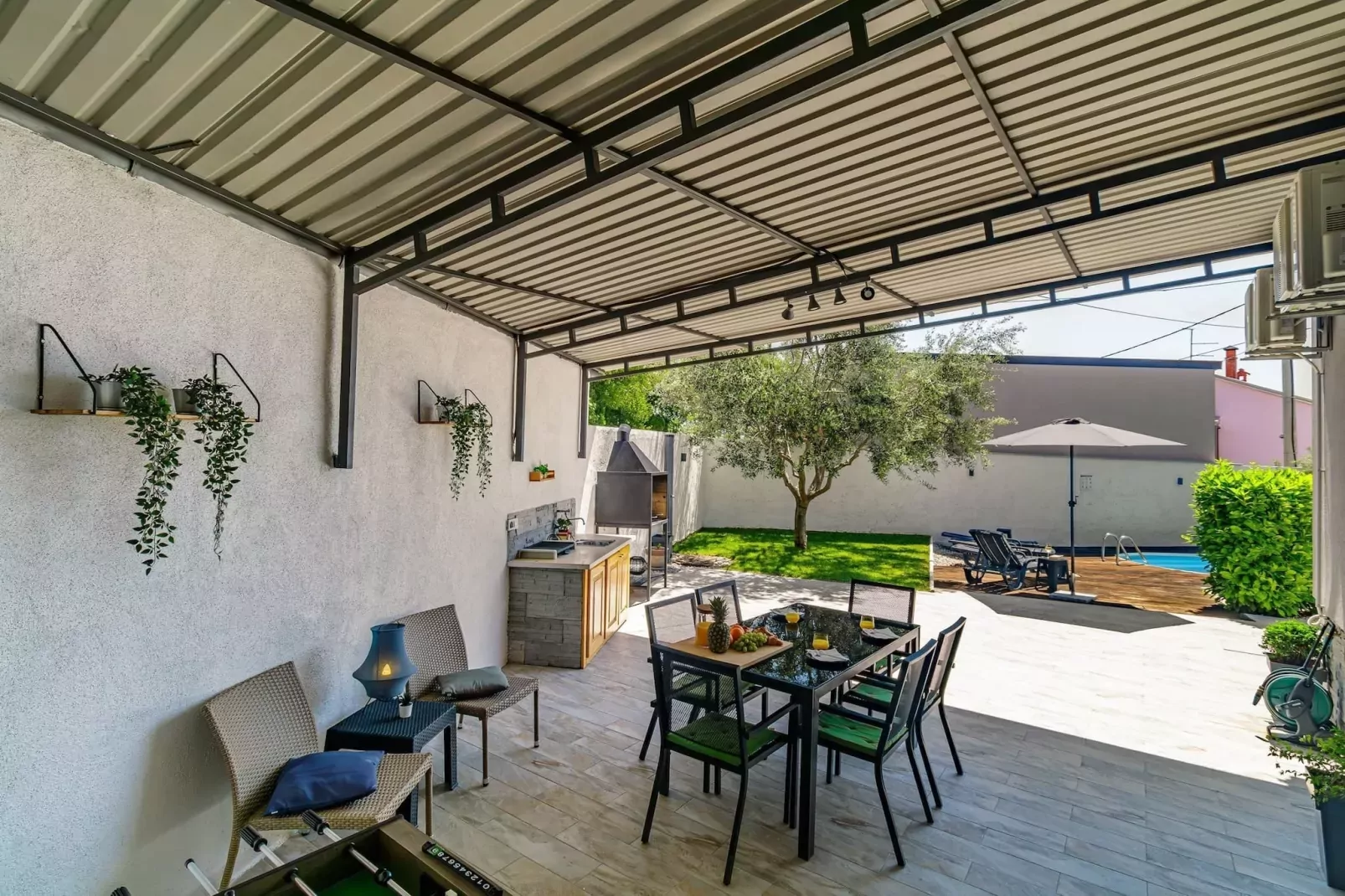 Holiday House Ulika with Private Pool-Terras