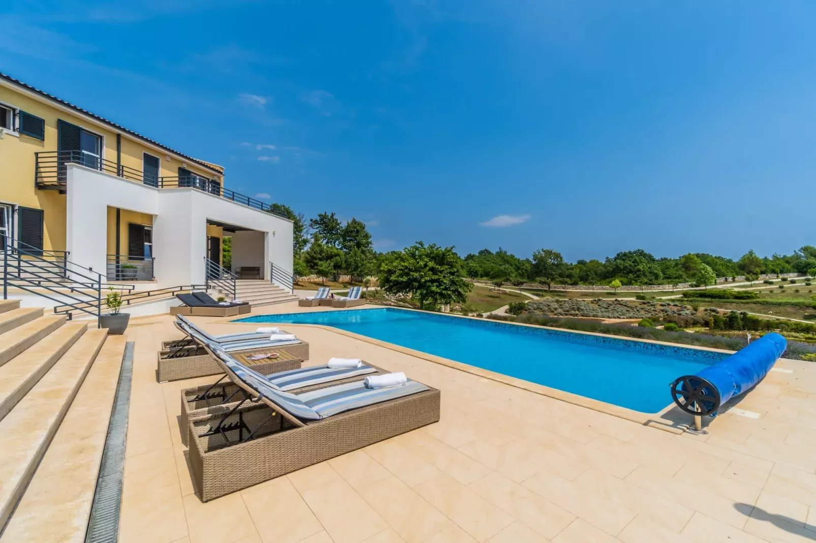 Villa Arkaim with Private Pool-Buitenkant zomer