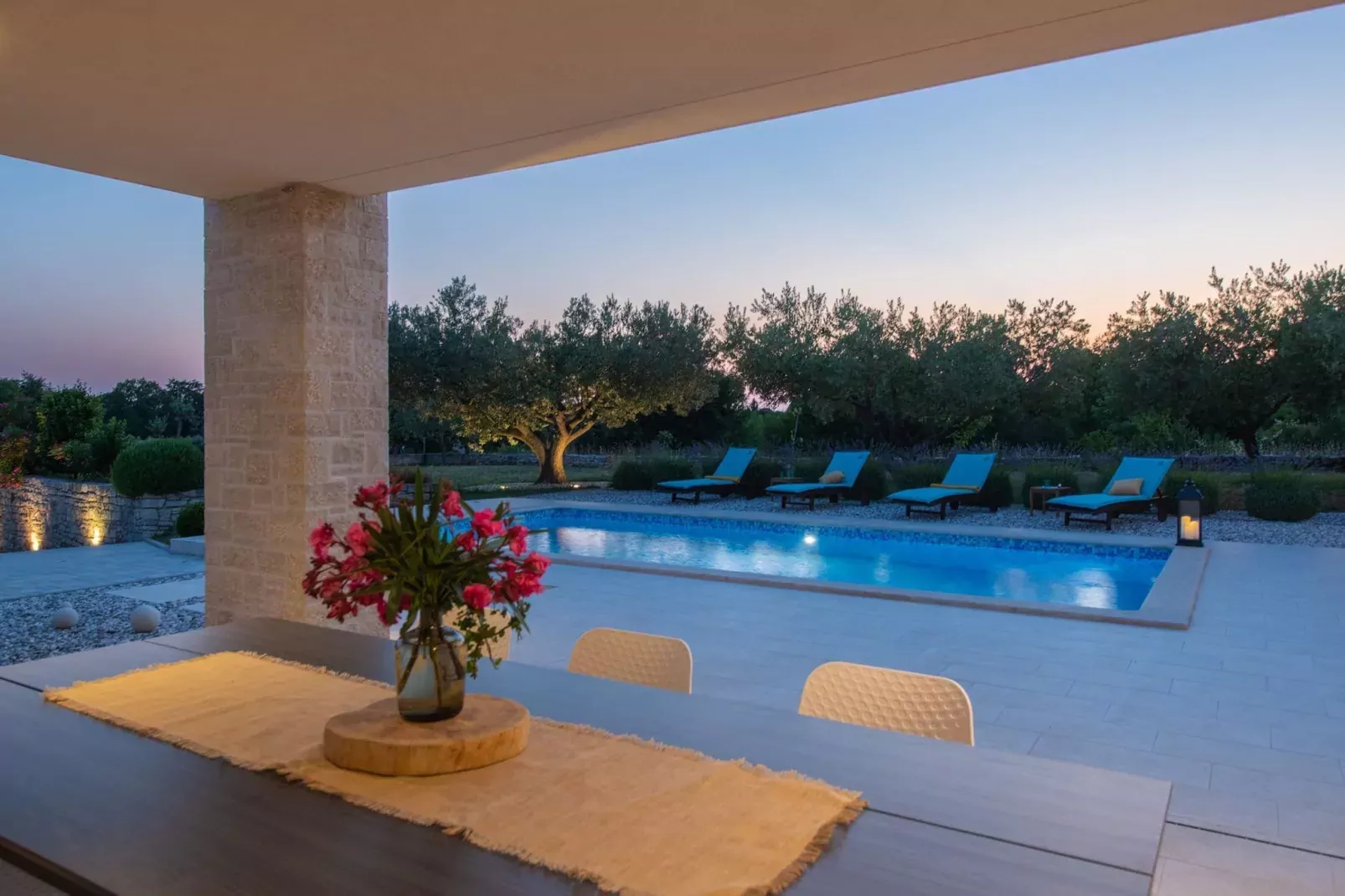 Villa Silentio with Jacuzzi and Pool (4+2)-Zwembad