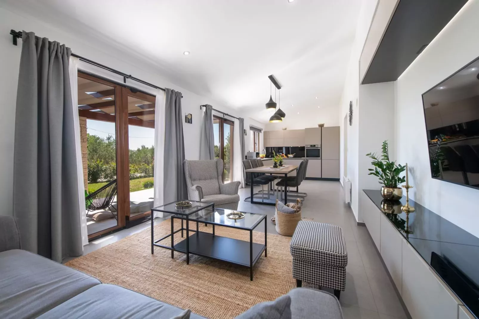 Villa Silentio with Jacuzzi and Pool (4+2)-Woonkamer
