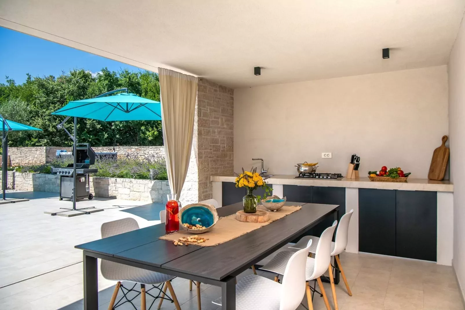 Villa Silentio with Jacuzzi and Pool (4+2)-Eetkamer