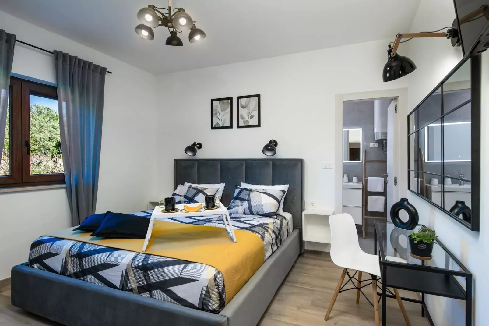 Villa Silentio with Jacuzzi and Pool (4+2)-Slaapkamer