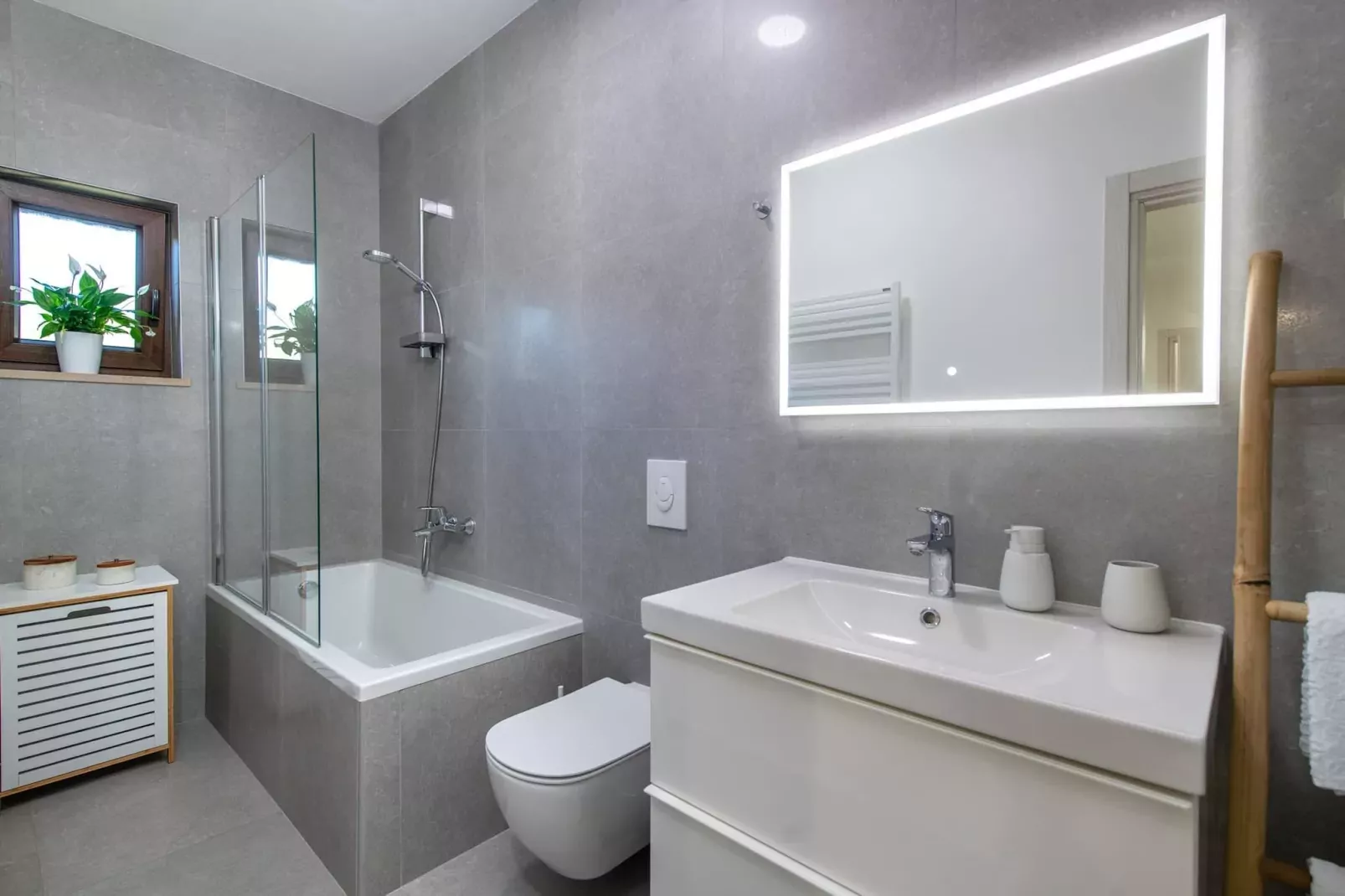 Villa Silentio with Jacuzzi and Pool (4+2)-Badkamer