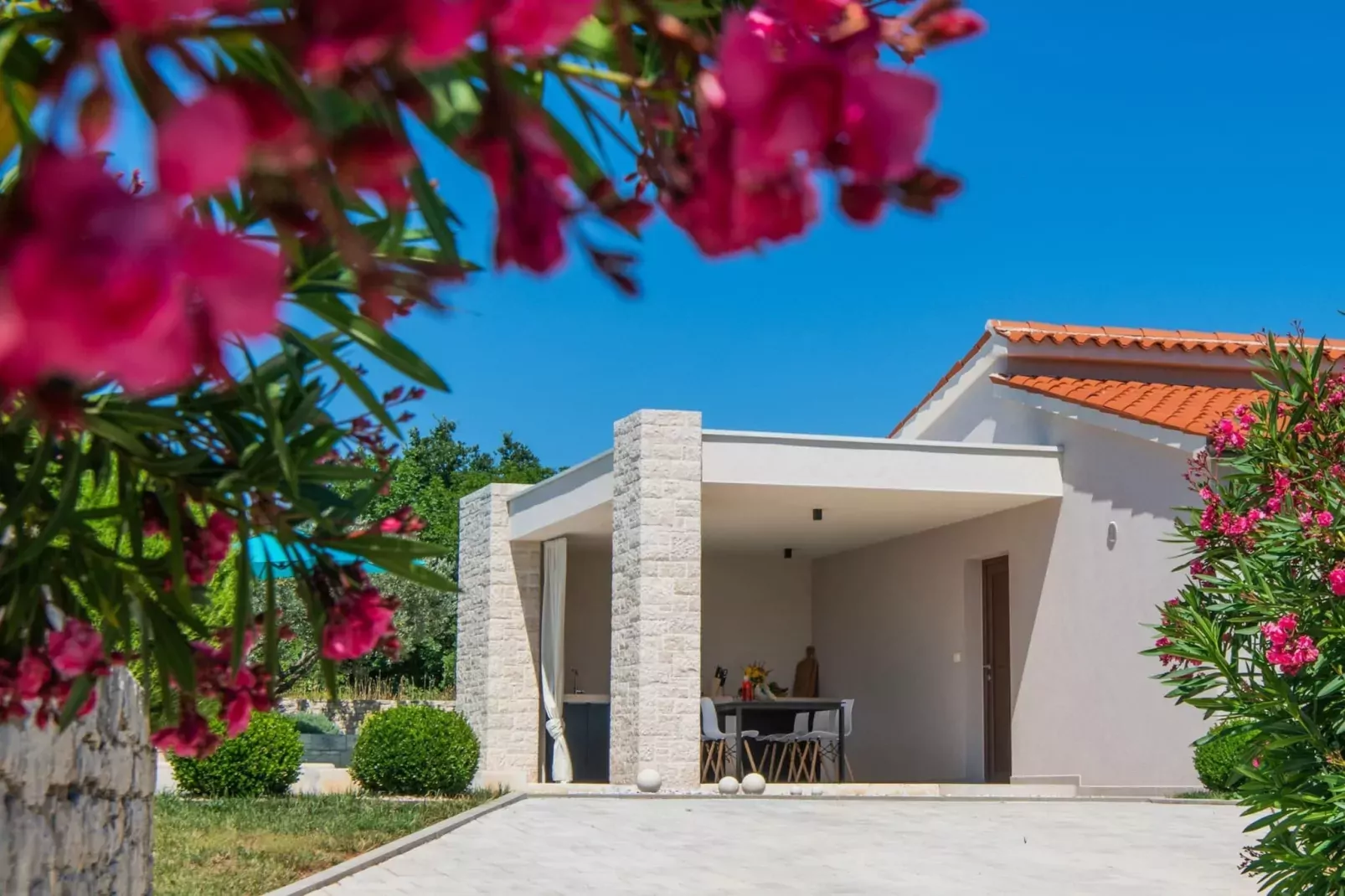 Villa Silentio with Jacuzzi and Pool (4+2)-Buitenlucht
