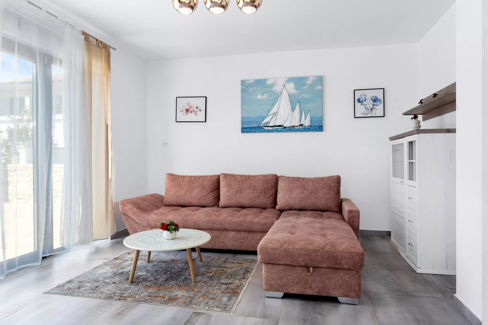 Enchanting Villa Bianca North with Pool and Jacuzz