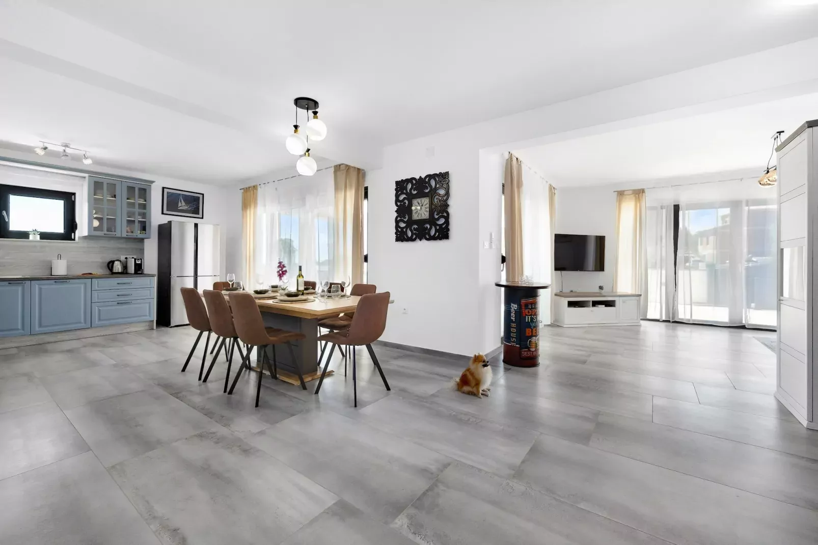 Enchanting Villa Bianca North with Pool and Jacuzz-Eetkamer