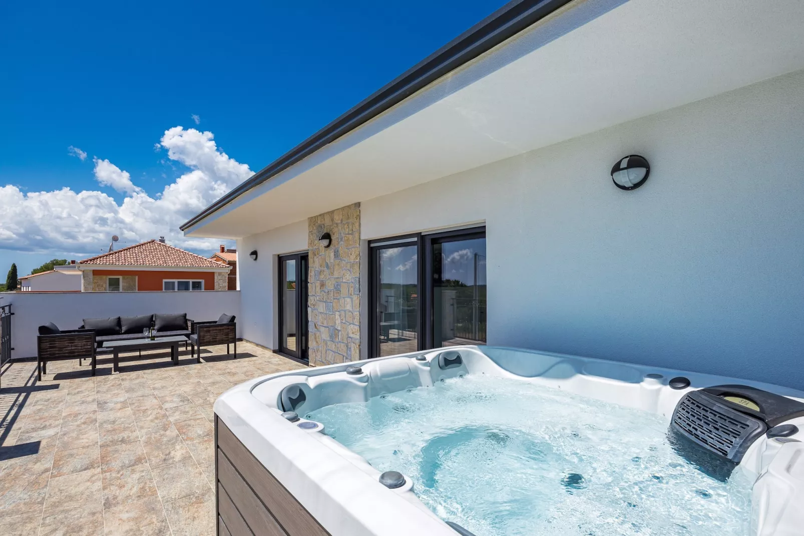 Enchanting Villa Bianca North with Pool and Jacuzz