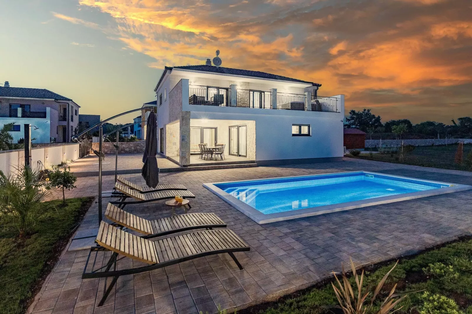 Enchanting Villa Bianca North with Pool and Jacuzz-Buitenlucht