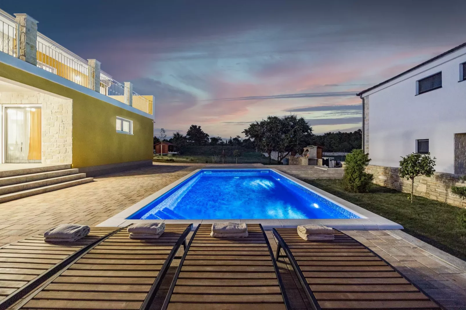 Enchanting Villa Magdalena East with Pool and Jacu-Buitenlucht
