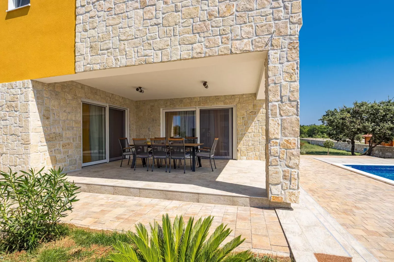 Enchanting Villa Magdalena East with Pool and Jacu-Terras