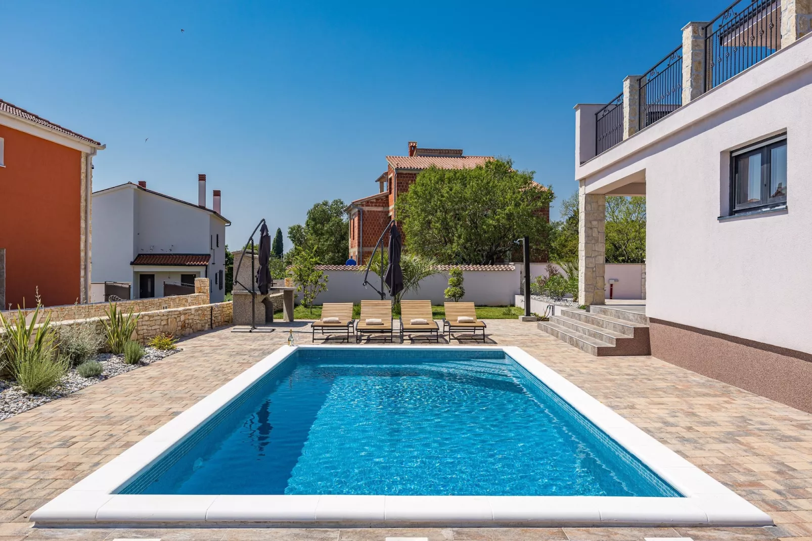 Enchanting Villa Magnolia West with Pool and Jacuz