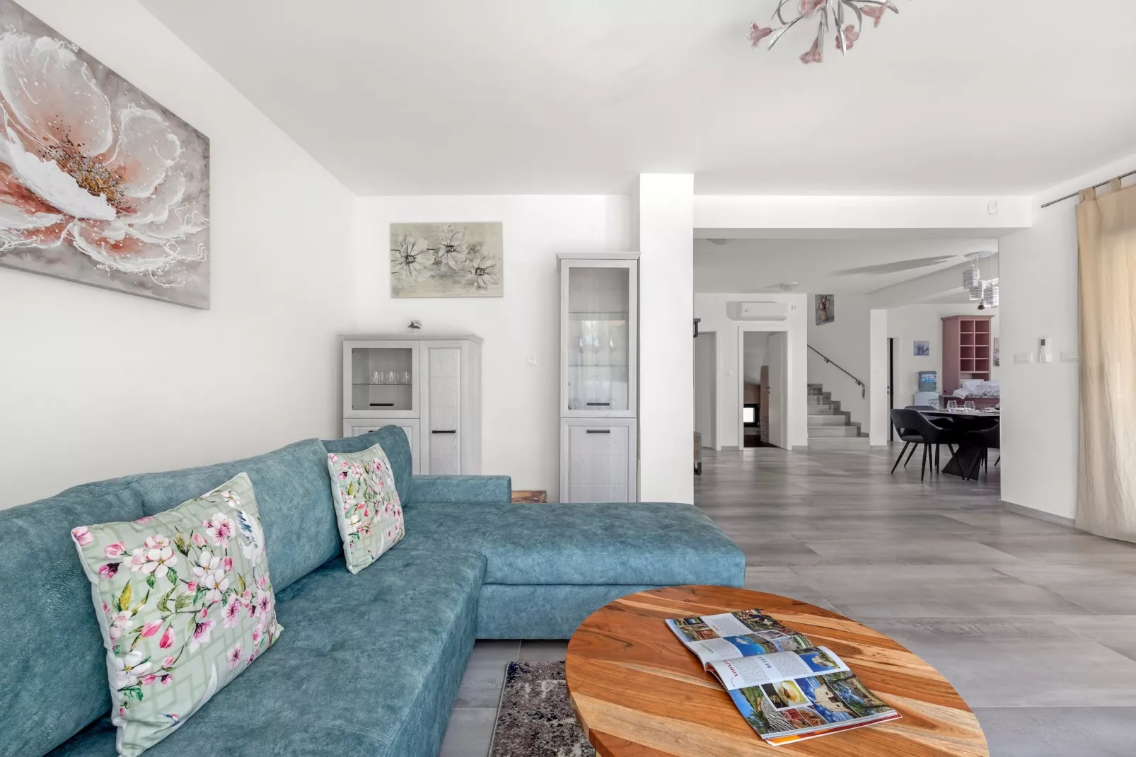 Enchanting Villa Magnolia West with Pool and Jacuz