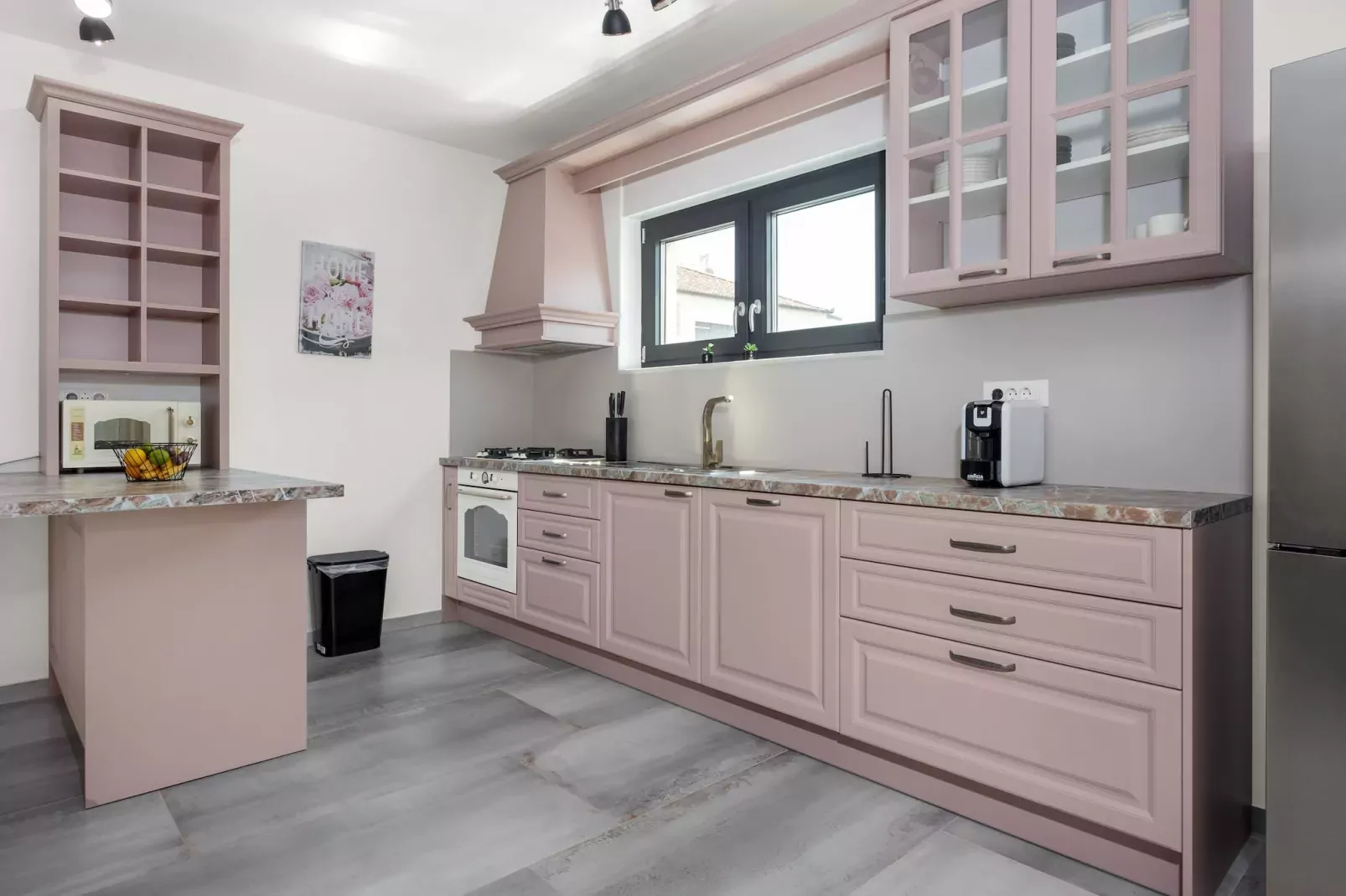 Enchanting Villa Magnolia West with Pool and Jacuz-Keuken