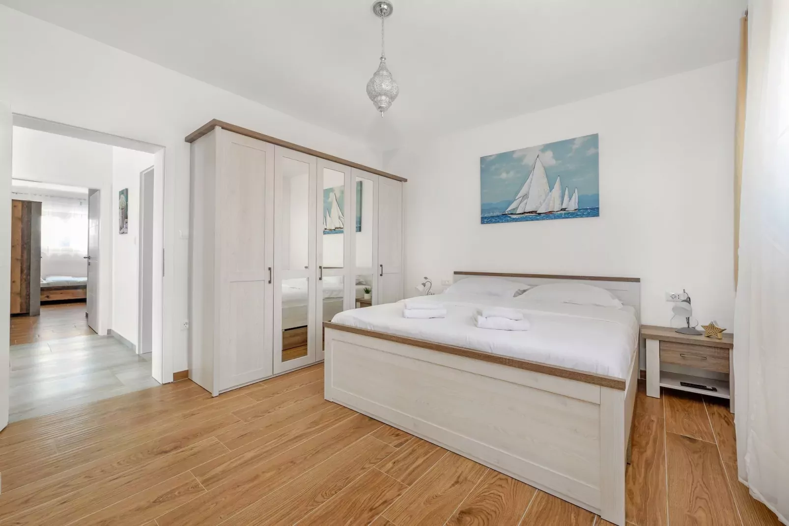 Enchanting Villa Magnolia West with Pool and Jacuz-Slaapkamer