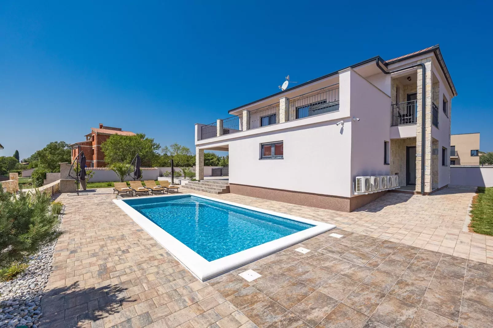 Enchanting Villa Magnolia West with Pool and Jacuz-Buitenlucht