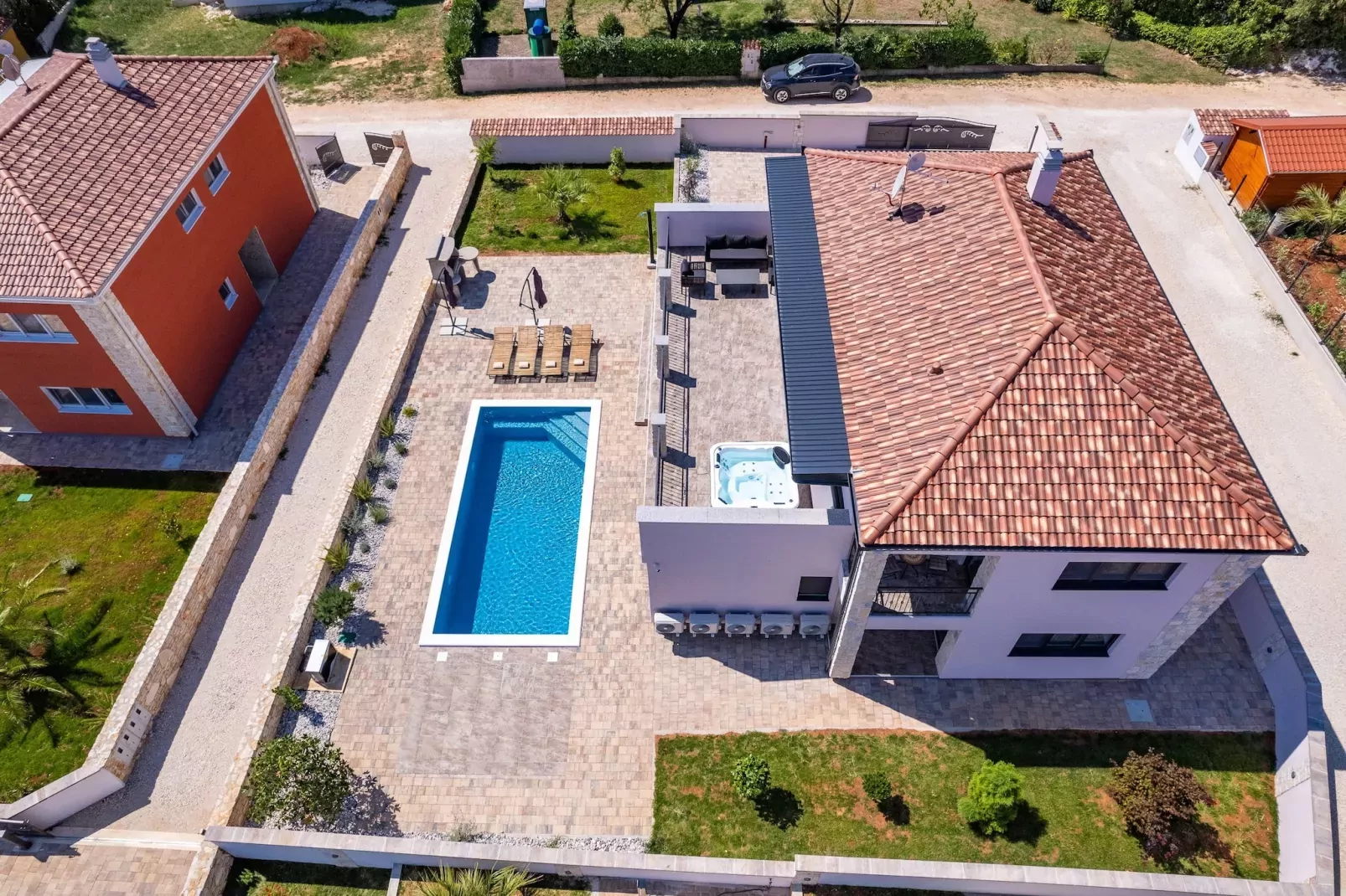 Enchanting Villa Magnolia West with Pool and Jacuz-Buitenlucht